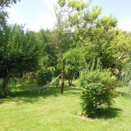 Maison Dans Un Ecrin De Verdure Au Pied De La Auch