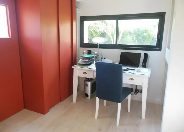 Maison Dans Un Ecrin De Verdure Au Pied De La Ferienhaus Auch