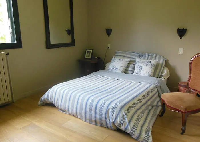 Maison Dans Un Ecrin De Verdure Au Pied De La Ferienhaus Auch