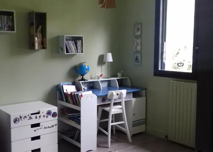 Maison Dans Un Ecrin De Verdure Au Pied De La